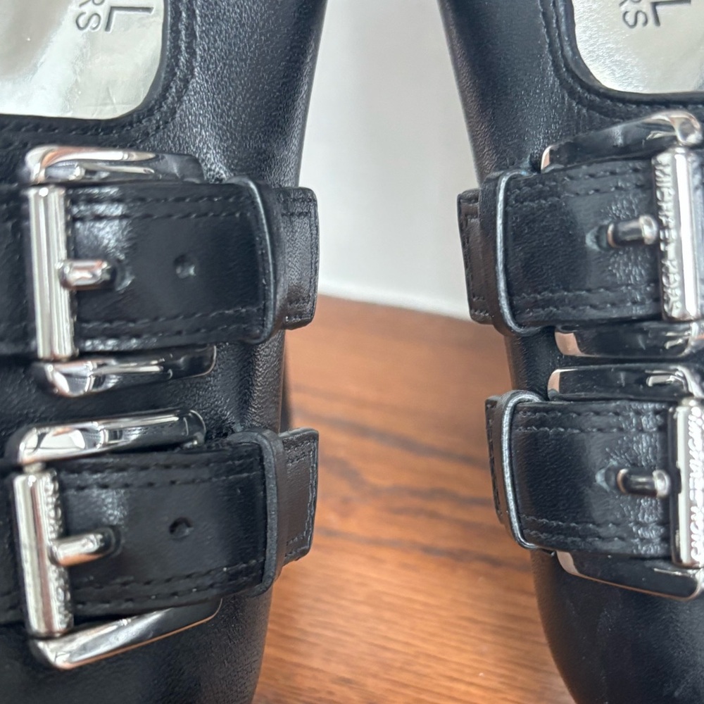 ✨Michael Michael Kors Black Pointed Toe Silver Buckle Heels✨ - Picture 4 of 11